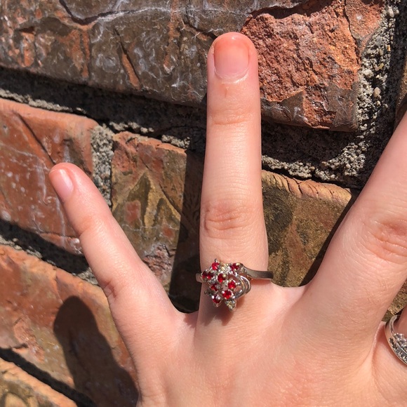 Red Floral Vintage Ring Size 7.5 - Picture 2 of 4
